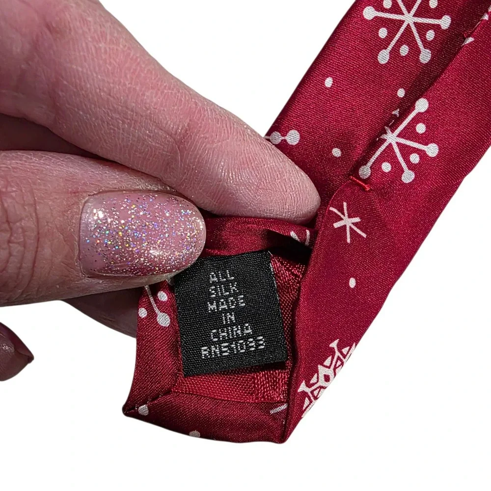Holiday Traditions Hallmark Snowflake Silk Necktie Red‎ Men's Christmas